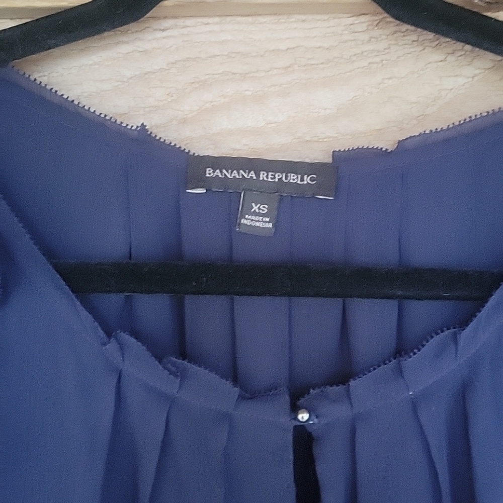Banana Republic Navy Blue Pleated Sleeveless Top Size XSmall - Picture 4 of 6